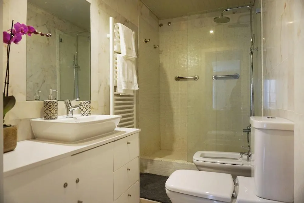 The Bonsai Apartment At Glamorous Chiado Lisboa 3*, Lissabon